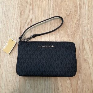 Michael Kors jet set travel large wristlet